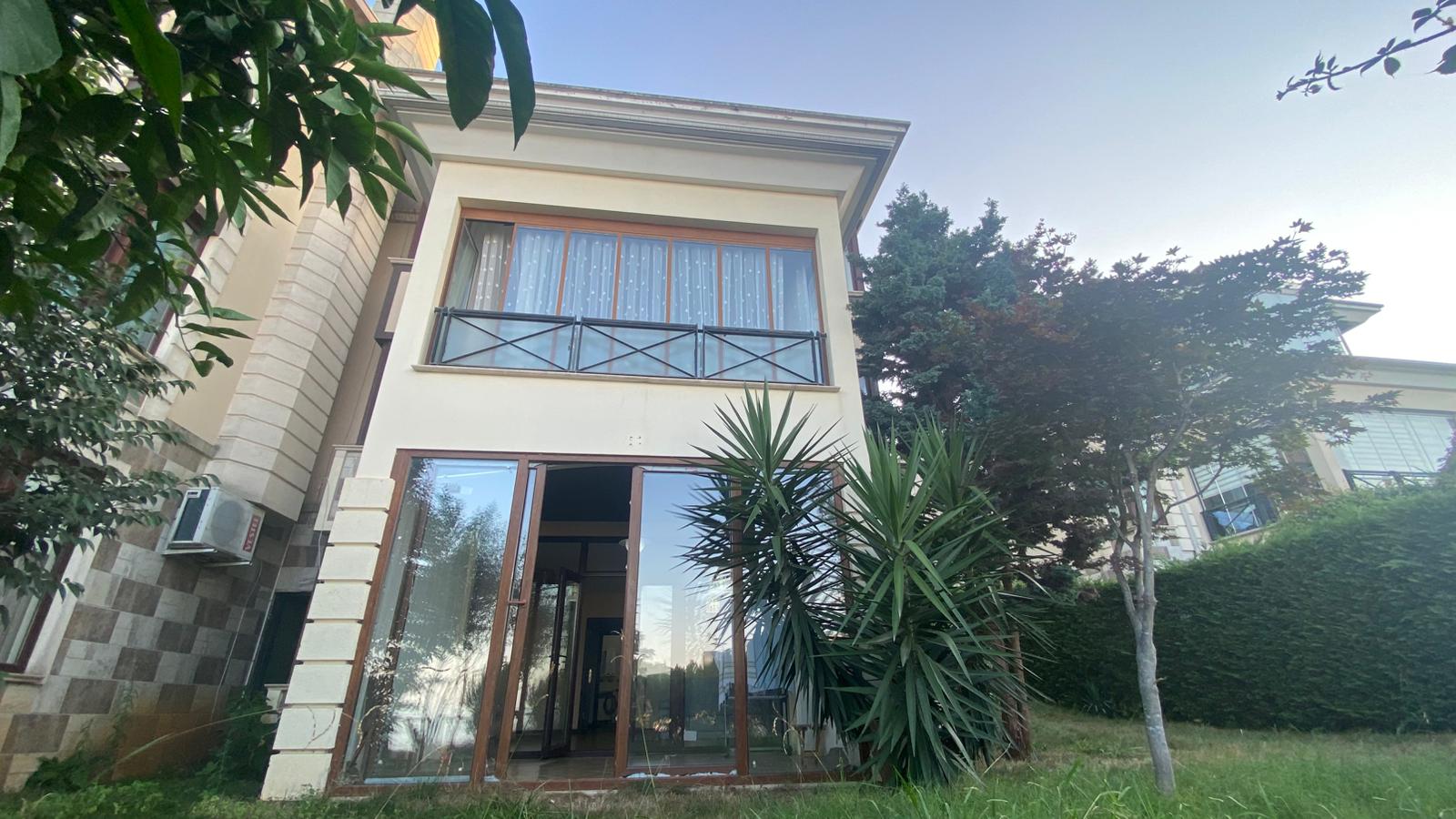 YALINCAK PARK EVLER 2'DE SATILIK TRİPLEKS VİLLA